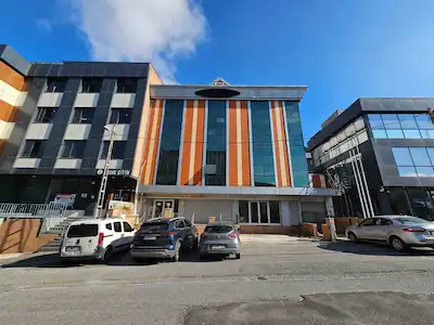 ŞERIFALI TICARI BÖLGEDE 1320 M2 PLAZA