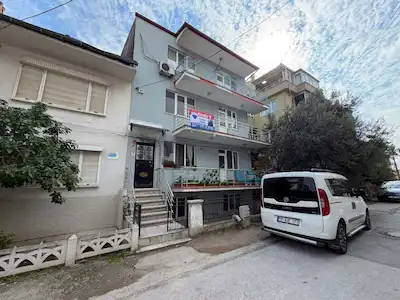 REMAX MİD BAHÇELİEVLER TEKNİK LİSE CİVARI KİRALIK 2+1 DAİRE