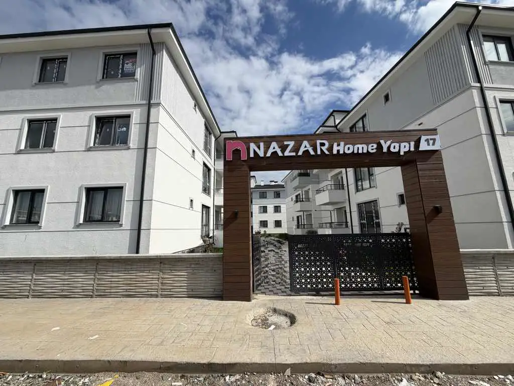 RE/MAX AY HANLIKÖY ‘DE MÜKEMMEL KONUMDA SİTE İÇERİSİNDE 2+1 DAİRE