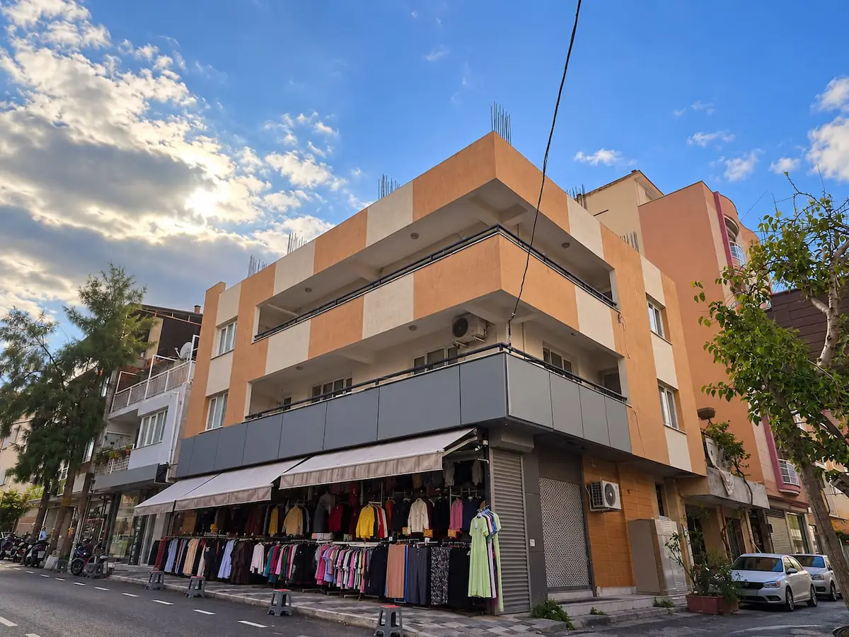 GÜMÜŞPALA ATATÜRK CADDESİ’NDE SATILIK YATIRIMLIK BİNA