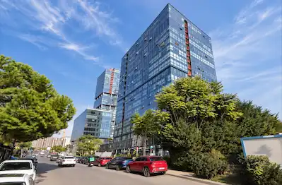 RİTİM İSTANBUL PROJESİNDE DENİZ MANZARALI ÖZEL DEKORASYONLU EŞYALI 3+1 SATILIK DAİRE