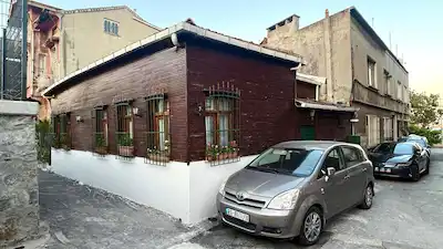 KOCAMUSTAFAPAŞA SAMATYA'DA AHŞAP KOMPLE BİNA