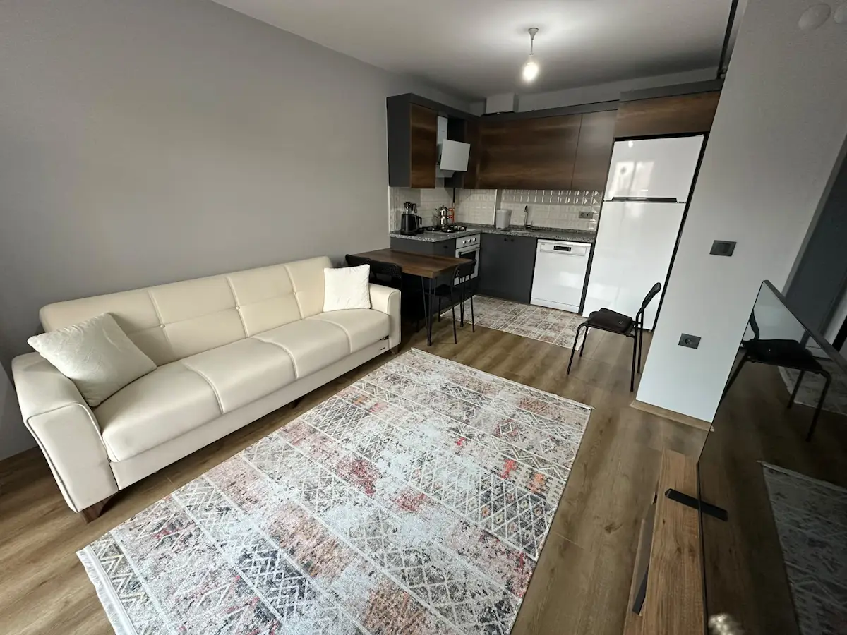 ÜNİVERSİTE VE ŞEHİR HASTANESİ KARŞISINDA, KİRALIK EŞYALI 1+1 DAİRE