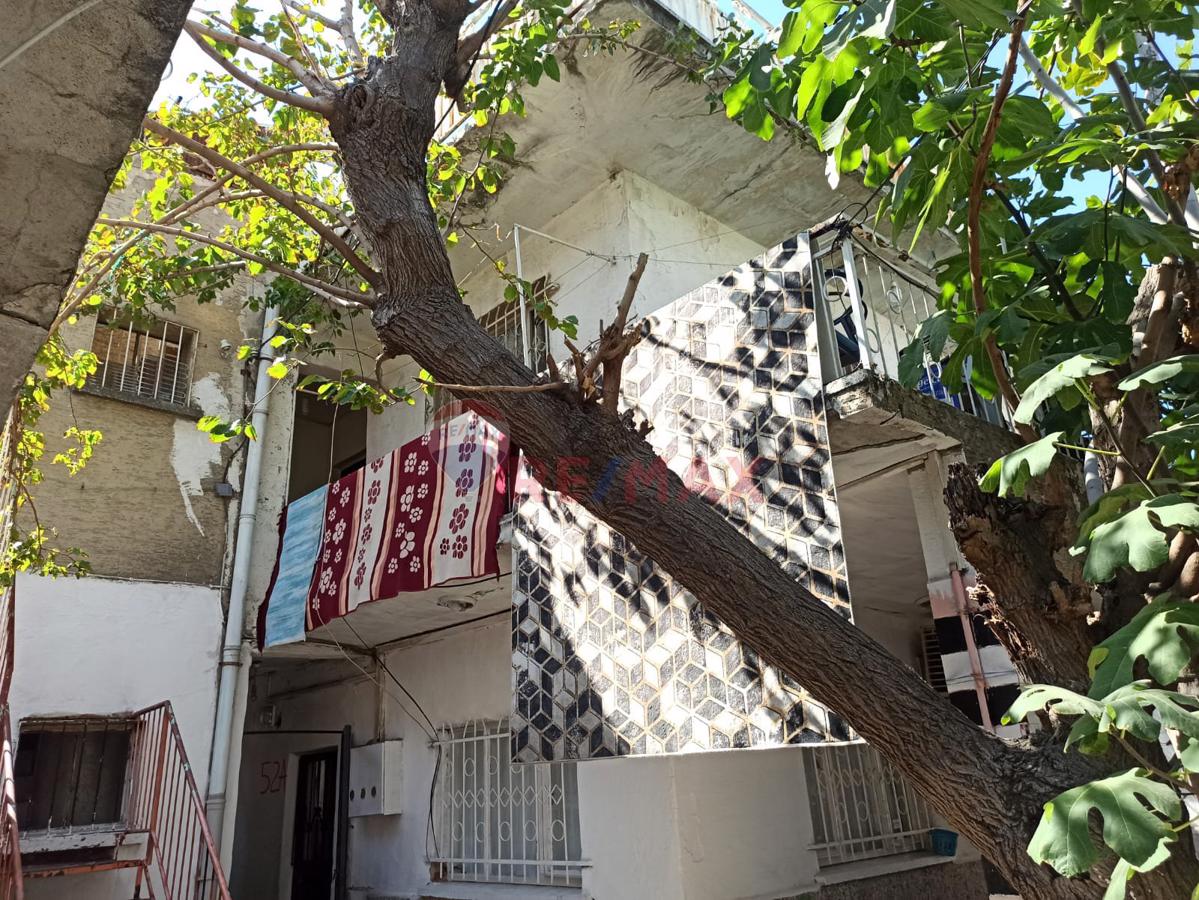 İZMİR ÇİMENTEPE'DE 695M² ARSA TAPULU KOMPLE SATILIK BİNALAR