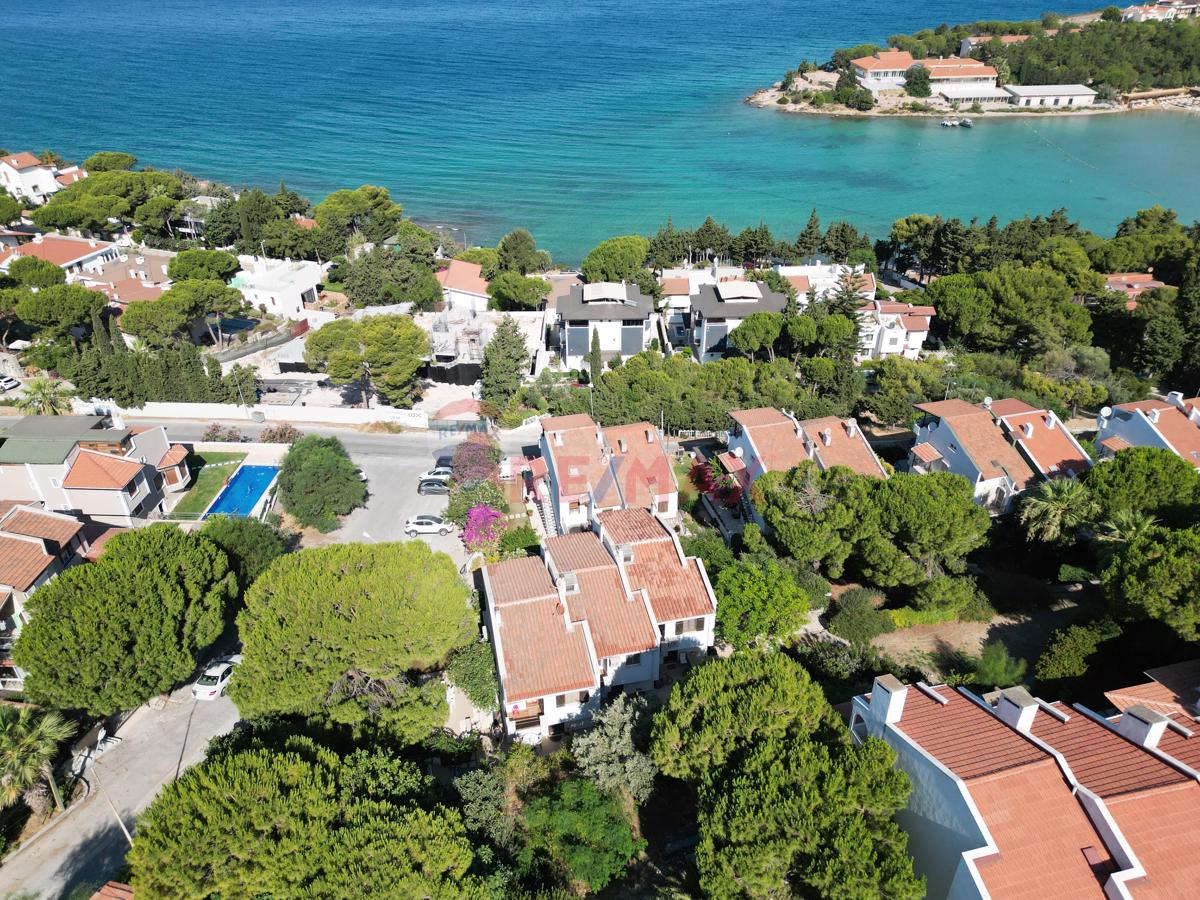 ÇEŞME ARDIÇ'TA DENIZ MANZARALI MÜKEMMEL KONUMDA KIRALIK 3+1 VILLA