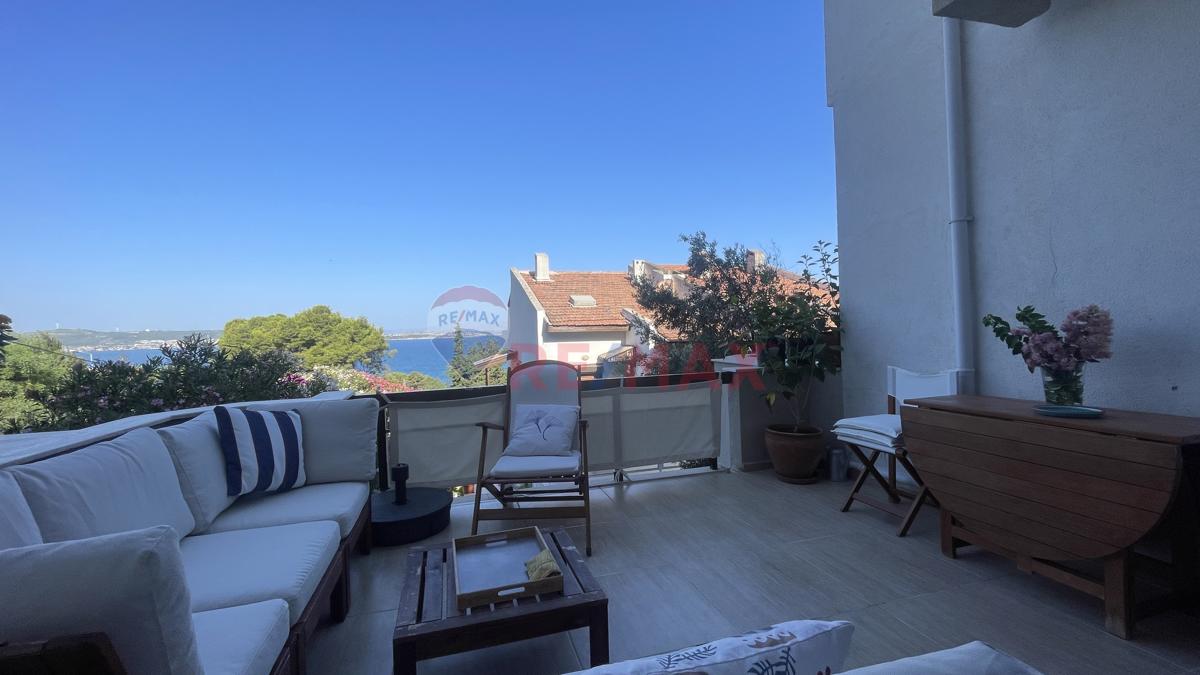 ÇEŞME ARDIÇ'TA DENIZ MANZARALI MÜKEMMEL KONUMDA KIRALIK 3+1 VILLA