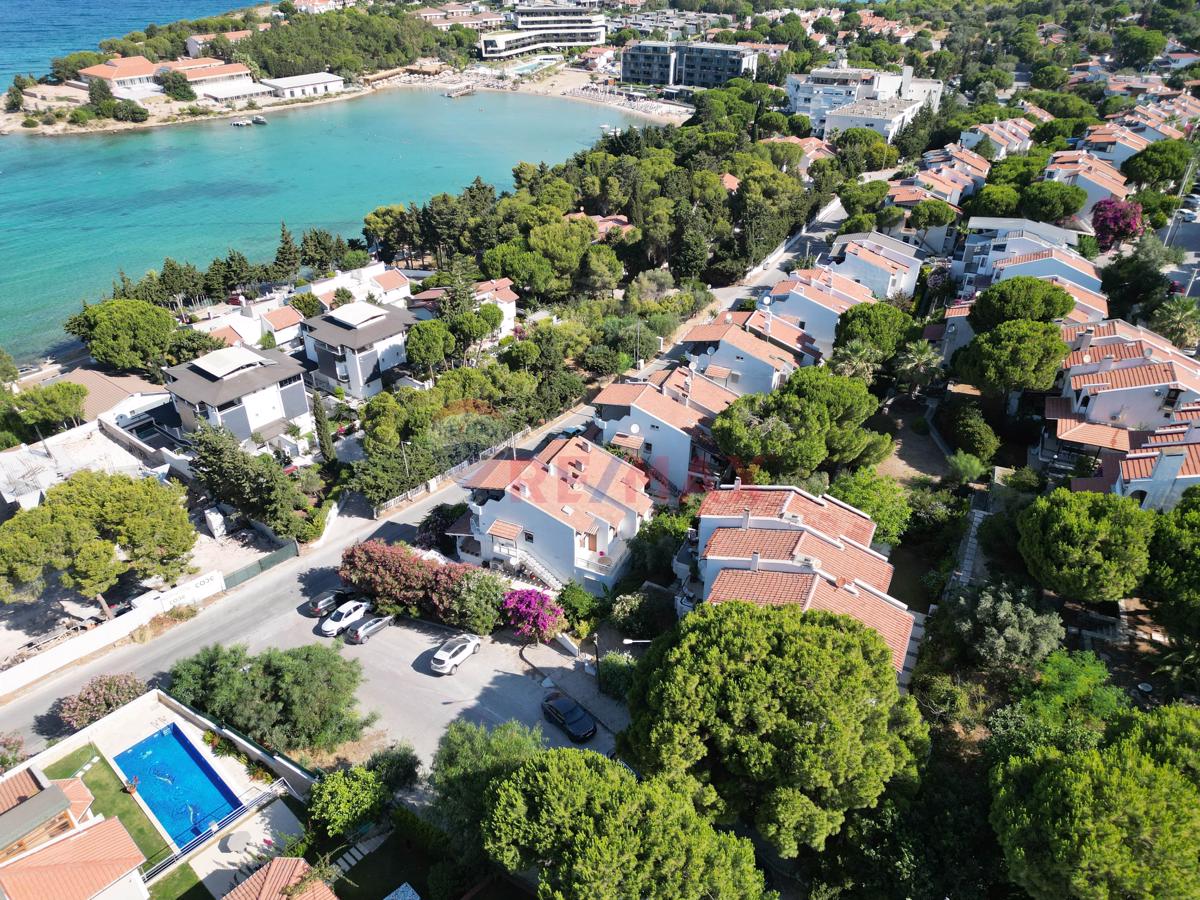 ÇEŞME ARDIÇ'TA DENIZ MANZARALI MÜKEMMEL KONUMDA KIRALIK 3+1 VILLA