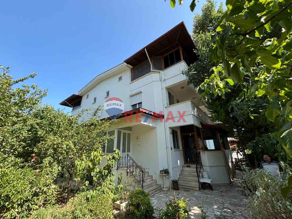REMAX MİD'DEN EDREMİT/GÜRE MAHALLESINDE DUBLEKS VİLLA