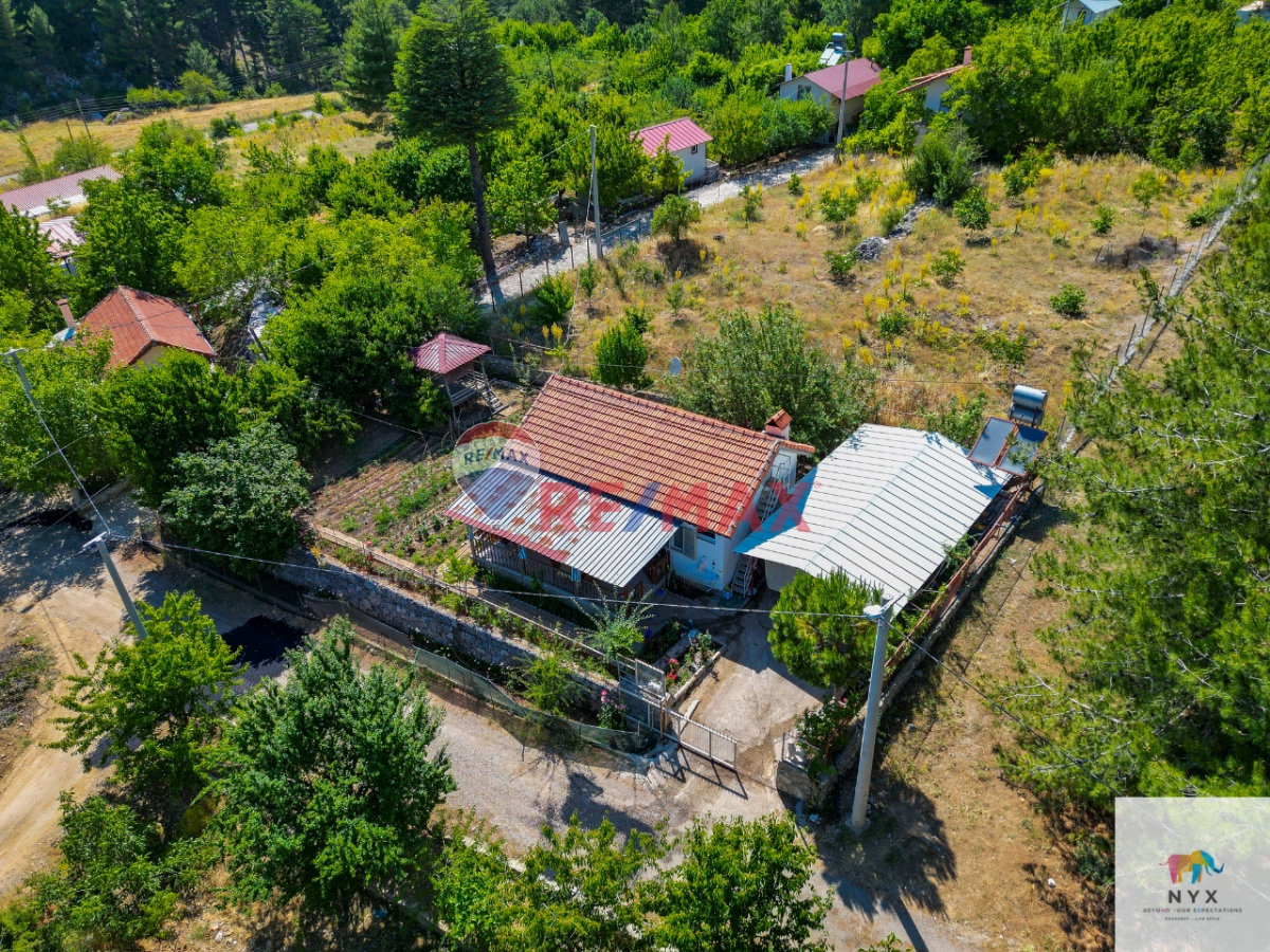 🏡 FETHIYE YAYLA KORU’DA MÜSTAKIL BAHÇELI, EŞYALI SATILIK EV VE TARLA
