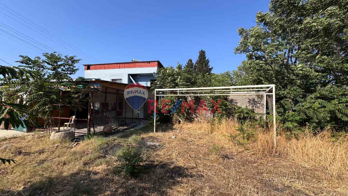 ALİAĞA B.HAYRETTİN PAŞA MH.Sİ, İÇİNDE 6+1 EV OLAN 3 ADET TARLA