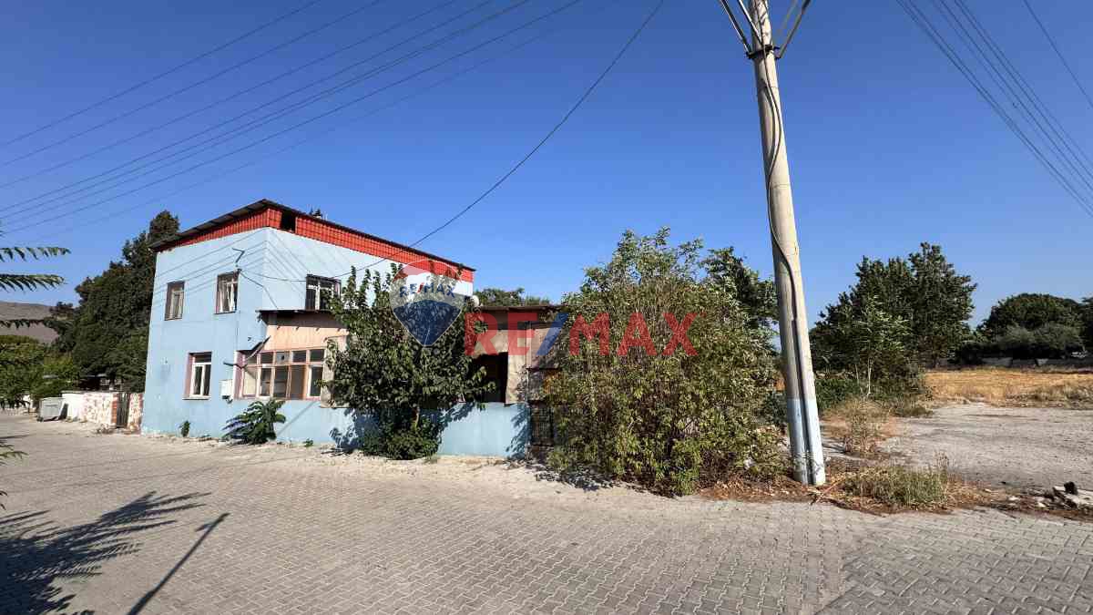 ALİAĞA B.HAYRETTİN PAŞA MH.Sİ, İÇİNDE 6+1 EV OLAN 3 ADET TARLA