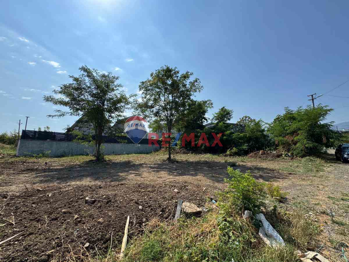 ÇAKIRLARDA ANAYOLUN ALTINDA 3 KATA İMARLI ARSA