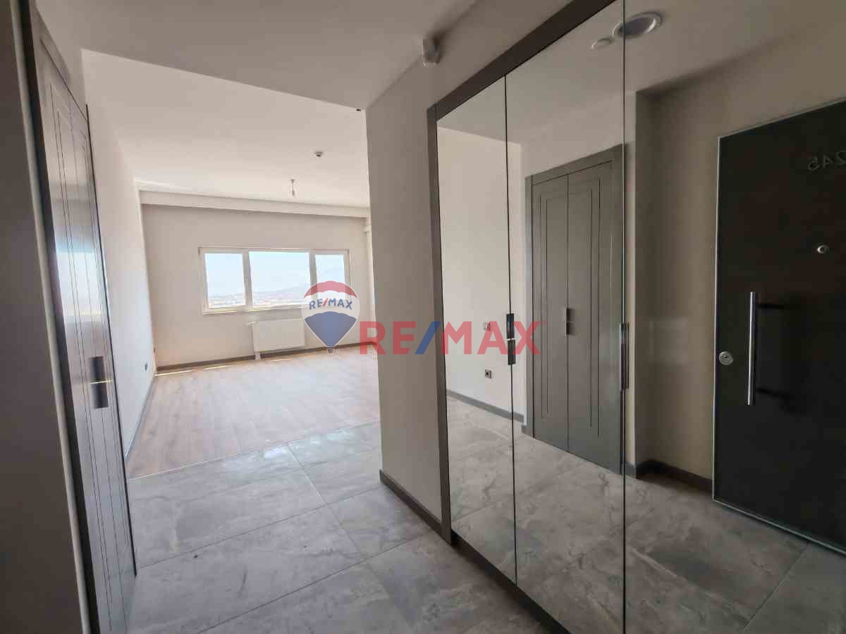 REMAX MODEL'DEN SINPAŞ AQUA CITY F2 KULEDE 1+1 SATILIK DAIRE