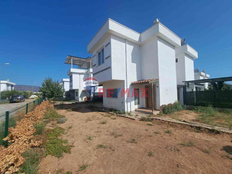 SEFERIHİSAR DOĞANBEYDE HAVUZLU SITE İÇERİSİNDE KİRALIK YAZLIK