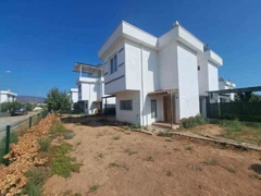 SEFERIHİSAR DOĞANBEYDE HAVUZLU SITE İÇERİSİNDE KİRALIK YAZLIK