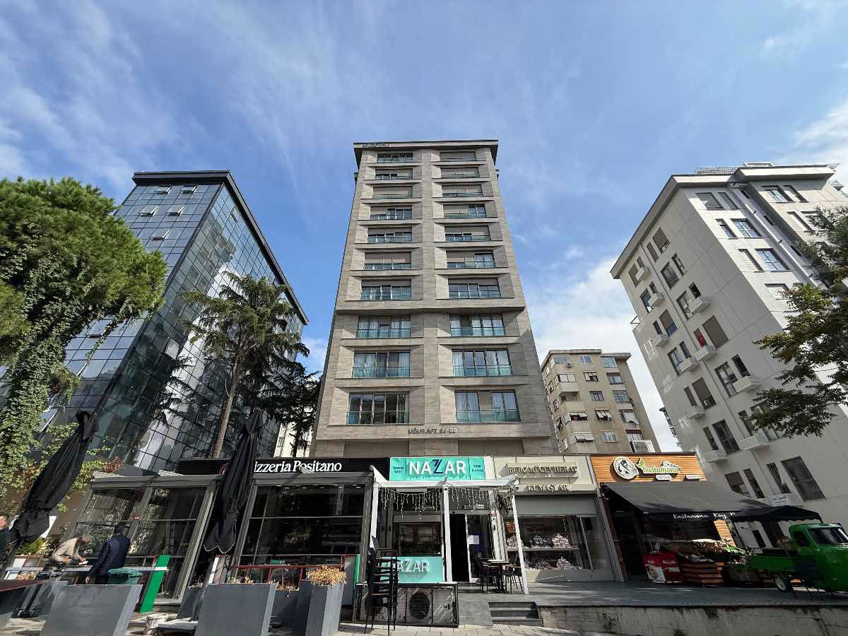 MİNİBÜS CADDESİNE CEPHE KONUT, OFİS VEYA BÜRO KULLANIMINA UYGUN BALKONLU OTOPARKLI KİRALIK DAİRE