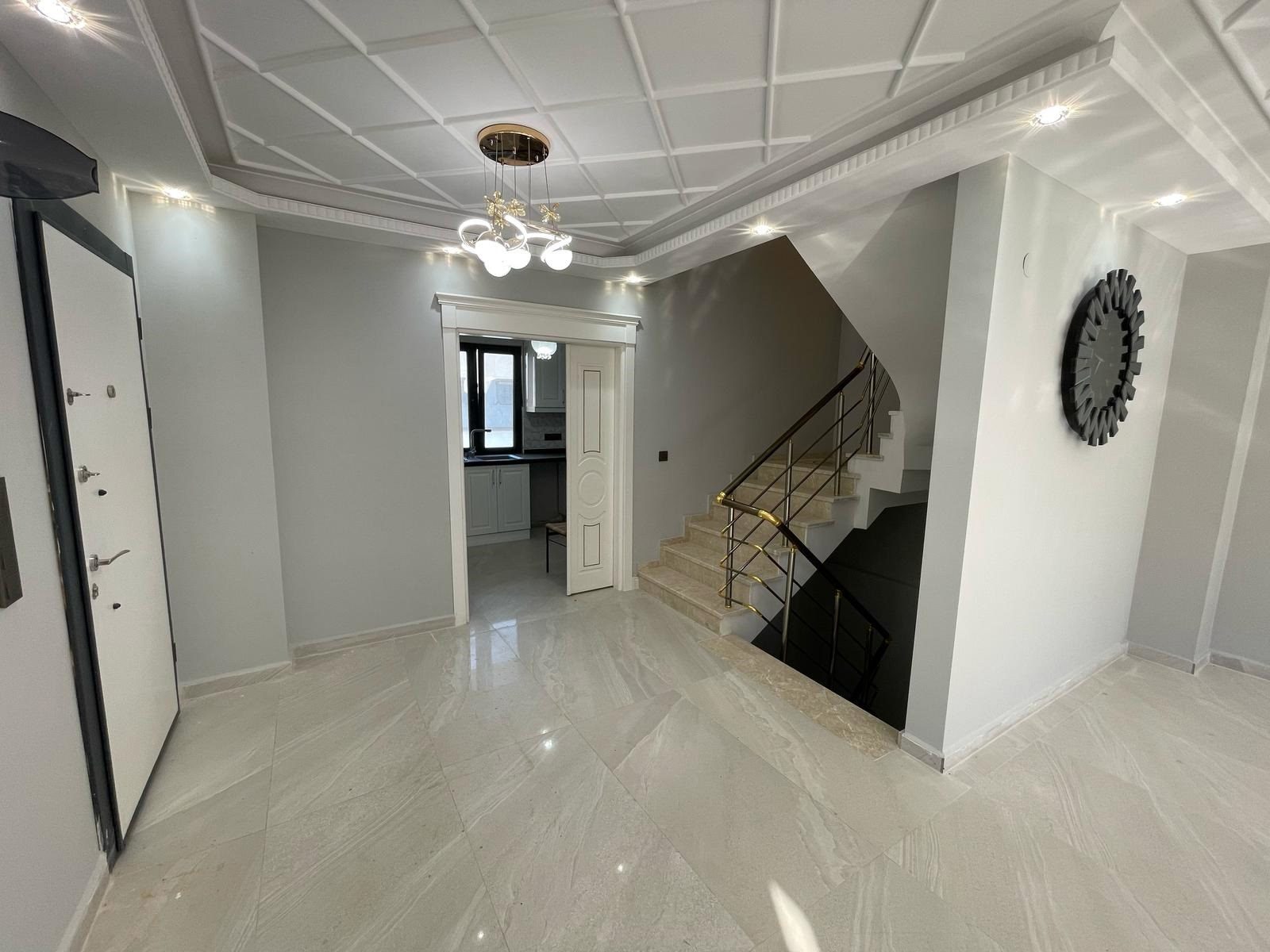 YENİCE'DE,PANOROMİK DENİZ MANZARALI,4+1 SATILIK 4 KATLI VİLLA