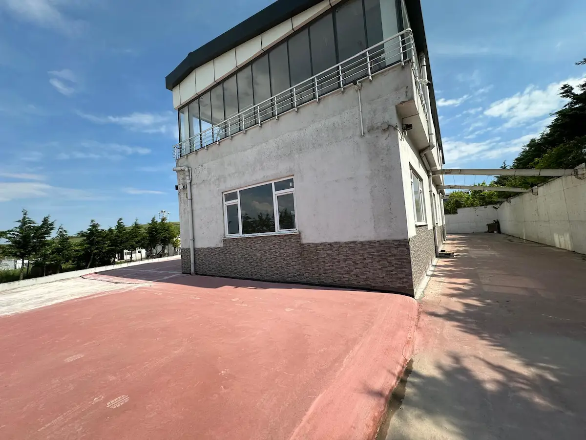 KAMİLOBADA 250 M2 OFİSE SHOWROOMA İSTENİRSE OTURUMA UYGUN KİRALIK
