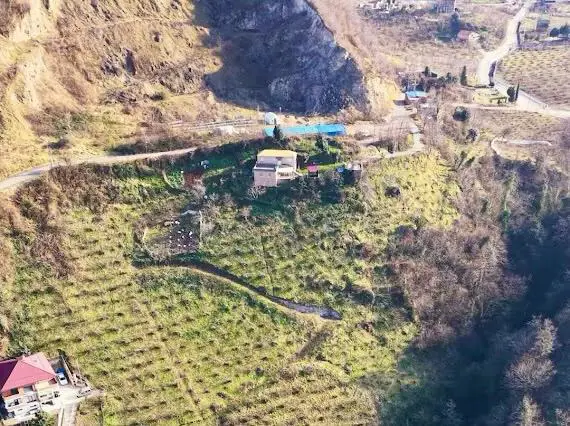 İNCESU MAHALLESİNDE İKİ YOLA CEPHELİ SATILIK 1211 M2 ARSA