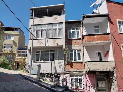 KAĞITHANE YAHYA KEMAL'DE SATILIK ARSA VE BİNA