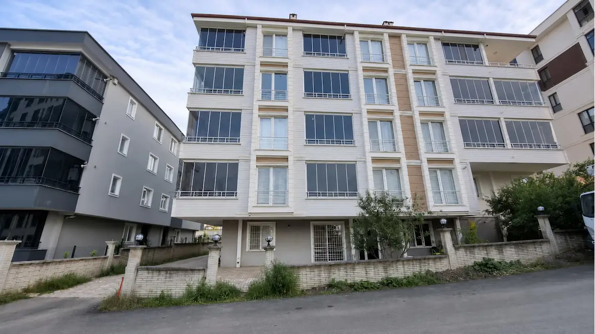 REMAX UĞUR KIRSEVEN'DEN BALAÇTA SATILIK 1+1 DAIRE