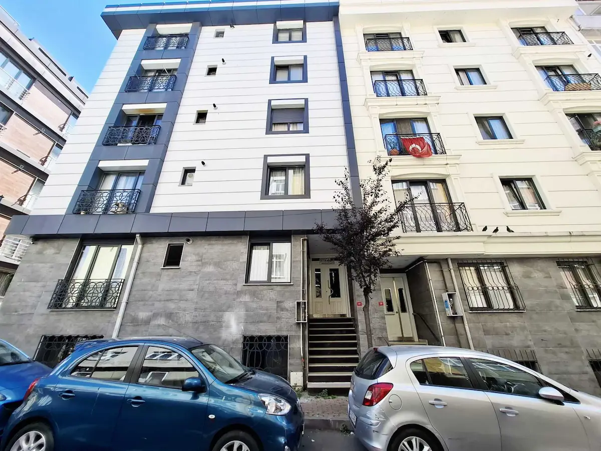 ŞIŞLI FERIKÖY'DE BOMONTI'YE YAKIN SATILIK 2+1 EŞYALI DAIRE