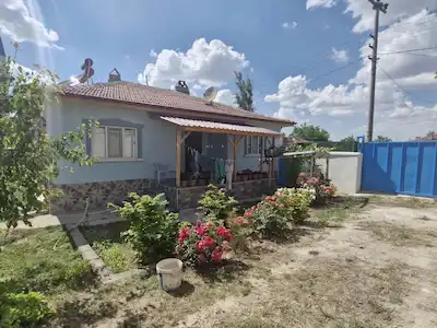 RE/MAX MOD'DAN SİVRİHİSAR/KAYMAZ MAH. MÜSTAKİL BAHÇELİ KÖY EVİ