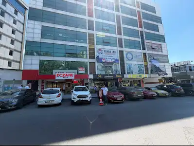 SEMAİ İŞ MERKEZİNDE RUHSAT PROBLEMİ OLMAYAN ŞERAFİYELİ A+ OFİSLER