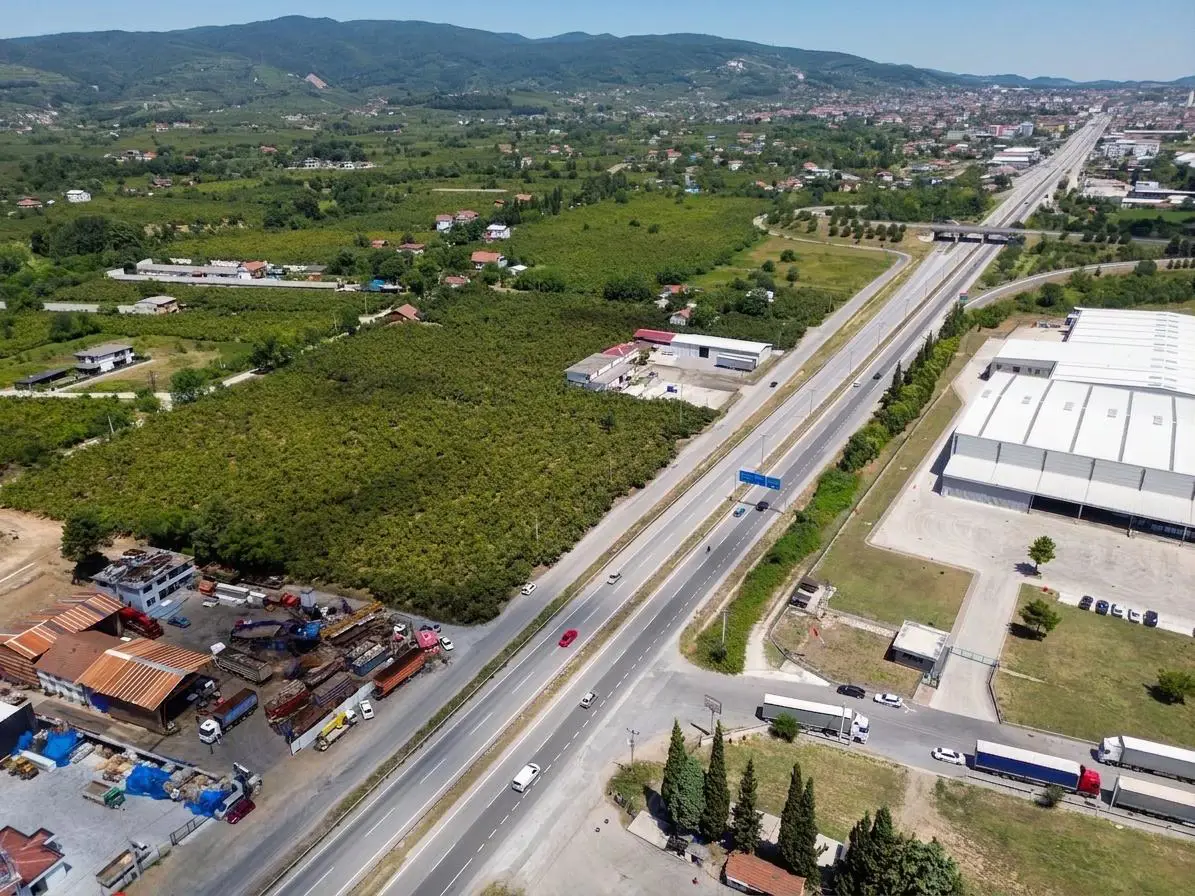 REMAX MAVİ'DEN | HENDEK BÜYÜKDERE’DE TİCARİ + KONUT İMARLI ARSA TAPULU FIRSAT | 