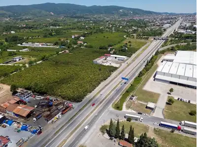 REMAX MAVİ'DEN | HENDEK BÜYÜKDERE’DE TİCARİ + KONUT İMARLI ARSA TAPULU FIRSAT | 