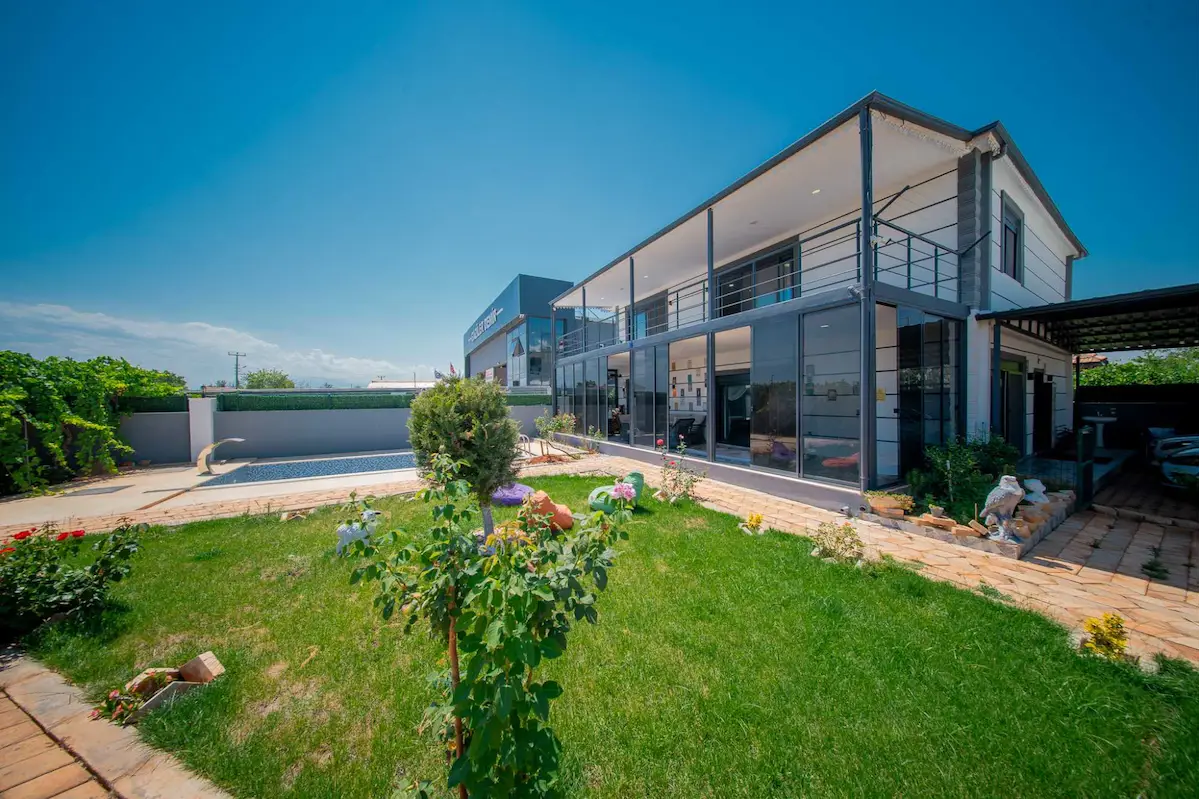 750 M² ARSA ÜZERINDE 260 M² HAVUZLU EŞYALI KİRALIK MÜSTAKİL VILLA
