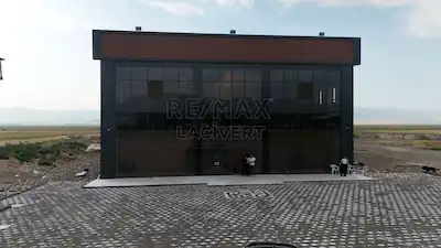 RE/MAX LACİVERT'TEN ÇEVRE YOLU ÜZERİ'NDE KİRALIK PLAZA