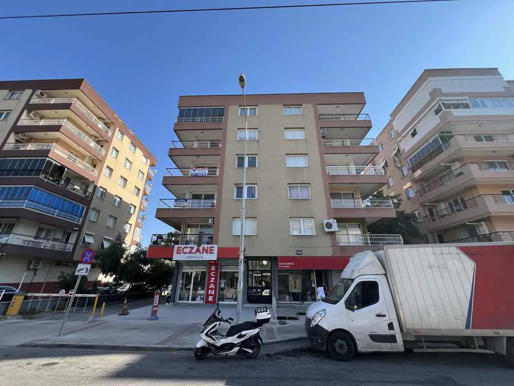 ÇİĞLİ ESKİ HAVAALANI CADDESİ ÜSTÜ TADİLATLI 3 CEPHELİ 3+1