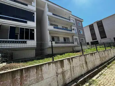 REMAXHÜR ESRA ZURNACIDAN FERİZLİ MERKEZDE 3+1 KİRALIK DAİRE