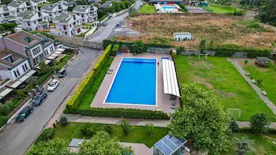 USKUMRUKÖY GÜNEY KASABA EVLERİ KİRALIK BAHÇE DUBLEKS