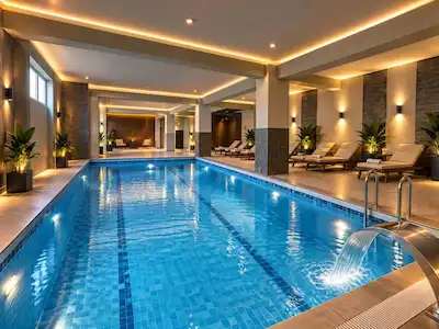YAKINCA'DA HAVUZLU VE SAUNALI 120 METREKARE SIFIR ARA KAT DAİRE
