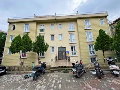 İZMİT YENİŞEHİR MAHALLESİNDE 1+1 EŞYALI KİRALIK DAİRE