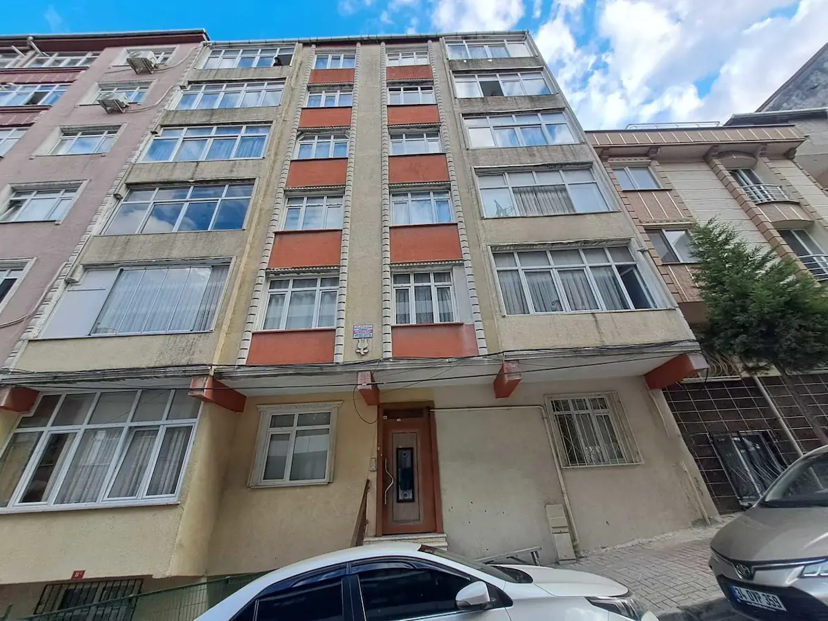 HALKALI AVRUPA4 KONUTLARI DIBINDE FULL EŞYALI 2+1 – TAŞINMAYA HAZIR!