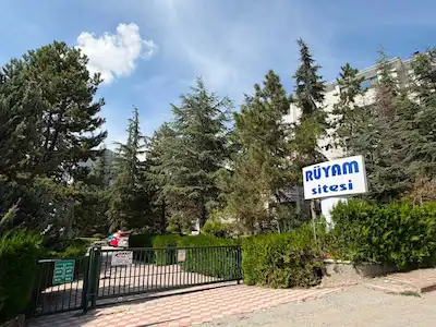 KORU MAHALLESI RÜYAM SİTESİ’NDE 3+1, ÇİFT CEPHELİ, BALKONLU KİRALIK DAİRE