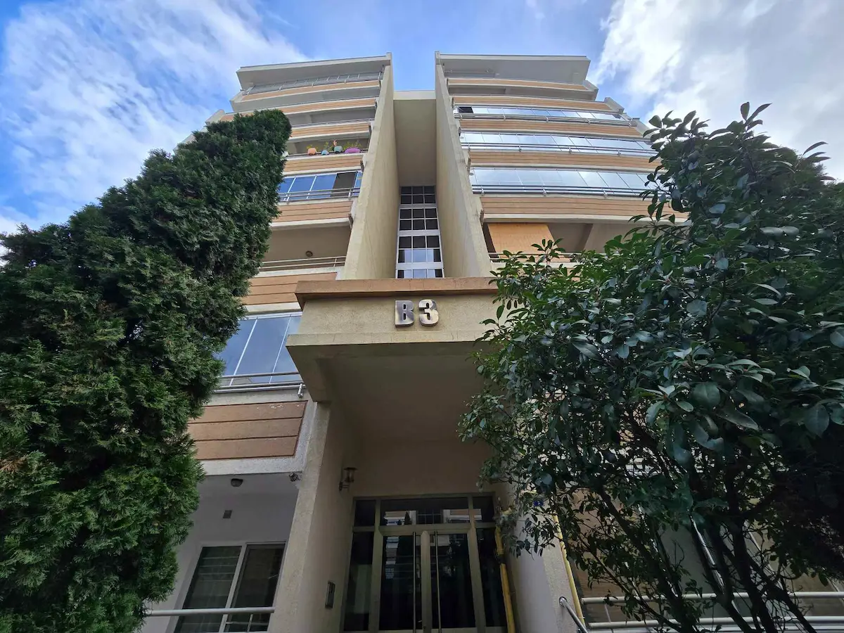 GÜZELTEPE KONUTLARI SITESINDE KİRALIK 2+1 ARAKAT GENIŞ DAIRE