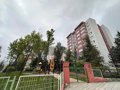 ÇANKAYA İLKBAHAR MAH’DE 3+1 DOĞU-GÜNEY CEPHE | MERKEZİ ISITMALI KİRALIK DAİRE