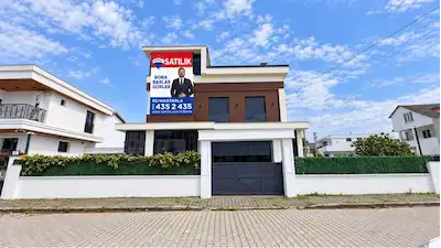 REMAX BARLAS GÜRLER'DEN ÇATALÇAM SAHİLDE 5+1 SATILIK VİLLA