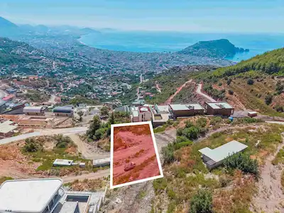 ALANYA TEPEDE KALE VE DENİZ MANZARALI 1.000 M² SATILIK ARSA