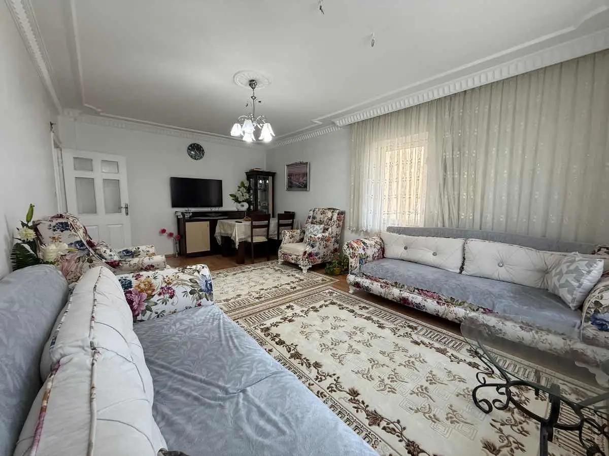 DEREBOYU CADDE ÜZERİ, KATTA, YAPILI 3+1 MASRAFSIZ SATILIK DAİRE