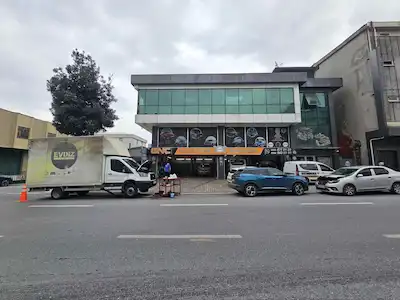 ŞERIFALI TAVUKÇUYOLUNDA KÖŞE 450 M2 MEKANIK OTO SERVIS