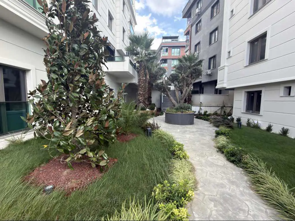 KÜÇÜKÇEKMECE BLUE GARDEN 2 SİTESİNDE SIFIR 2+1 SATILIK DAİRE