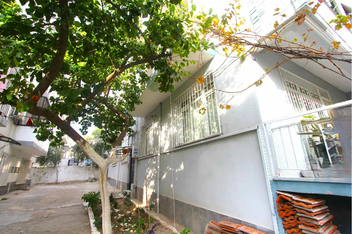 BUCA MENDERES MAHALLESİ'NDE MERKEZİ KONUMLU 3+1 SATILIK DAİRE