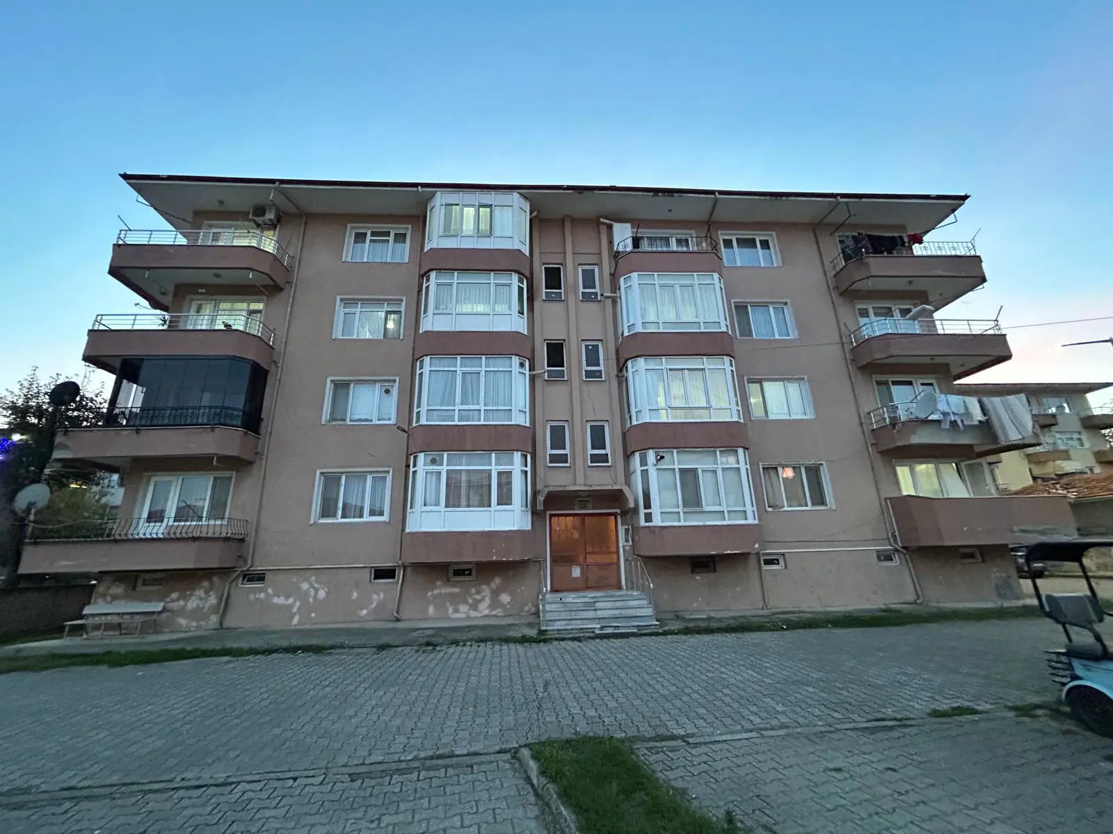 PETEK EVLER SİTESİNDE BAKIMLI 3+1 SATILIK DAİRE