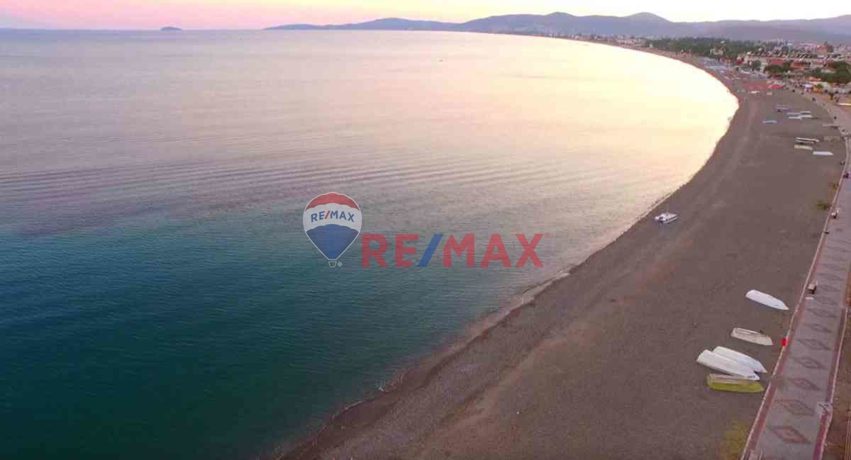 SEFERIHISAR ÜRKMEZ CUMHURIYET MAH. İMARLI ARSA