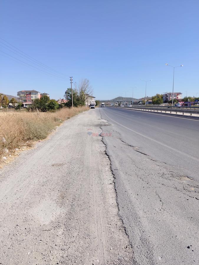 Remax Model Denizli'den Kaklık'ta Anayola Cepheli Arsa